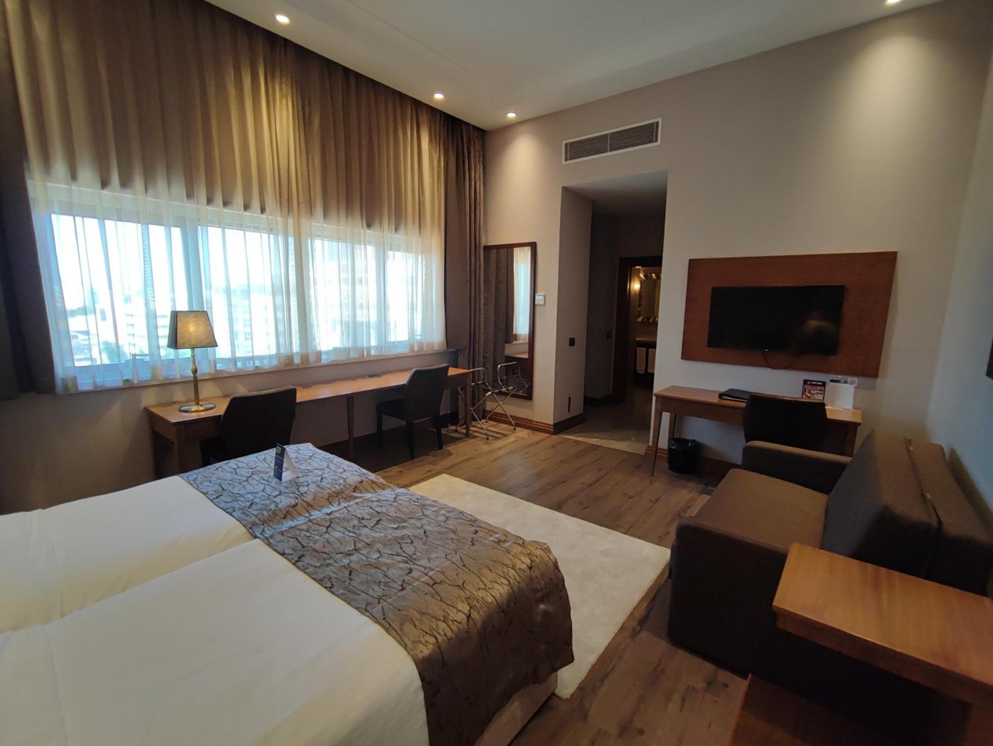 Days Hotel By Wyndham Istanbul Maltepe — Fotos 1